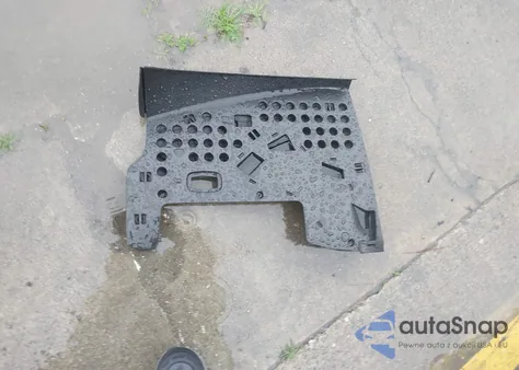 2010 Mercedes-Benz C 300 Luxury/Sport z USA, uszkodzony, nr VIN WDDGF5EB8AF422669